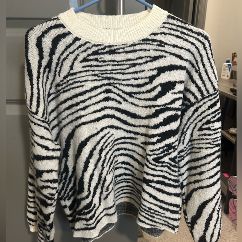 SHEIN Black and White Crew Neck Sweater with Zebra Print